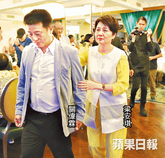 ■梁安琪雖獲連任，但為未帶關偉霖入局顯得神情落寞。

