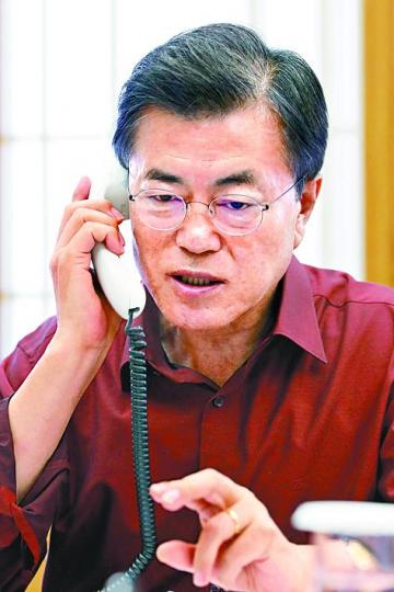 ■南韓總統文在寅與特朗普通電話。