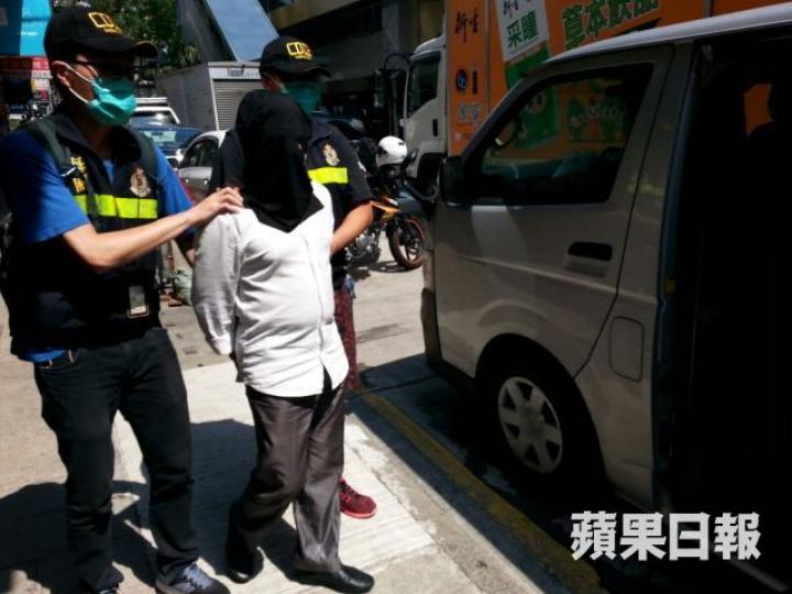 ■海關在機場郵包撿獲巿值200萬元的大麻花，拘捕兩名接貨的非華裔男子。簡明恩攝