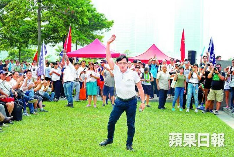 ■何君堯日前在反港獨集會指要將提倡港獨者「殺無赦」。■林鄭月娥拒回應何君堯的言論是否違法。何柏佳攝