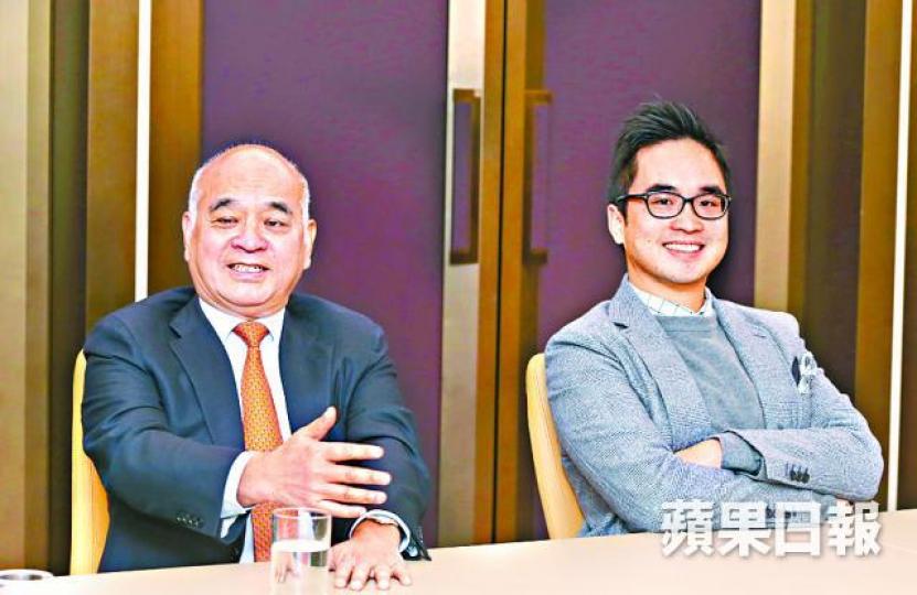 ■純官（左）一早準備交棒畀大仔Adrian，無後顧之憂。資料圖片