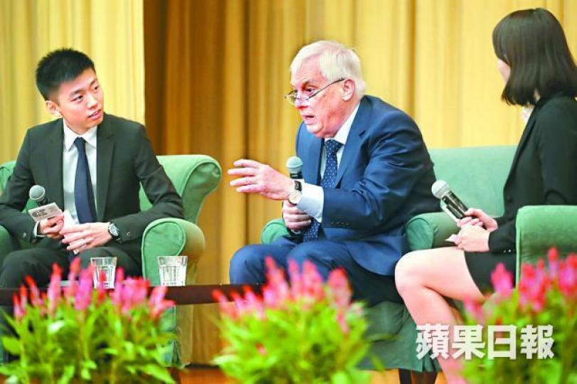 ■彭定康昨到港大演講，指港人應忠於自己的信念。何家達攝
