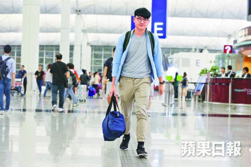 ■馮敬恩在求情下，獲准月初赴台辦理學籍註冊手續。王子俊攝
