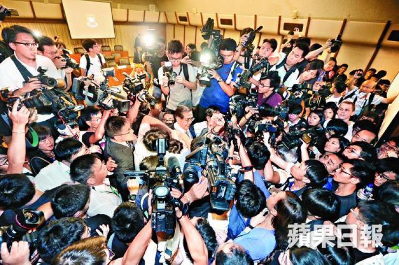 ■港大因副校長任命風波，曾發生兩次圍堵校委會事件。資料圖片
