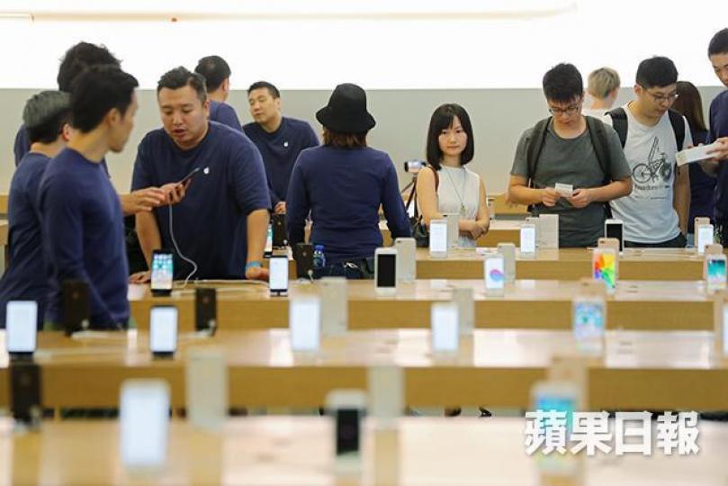 ■蘋果公司iPhone8及iPhone8 Plus前日開售。