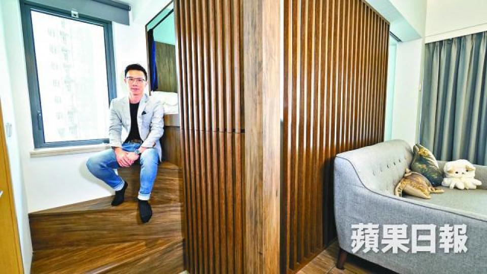 ■設計師劉德泰表示，旋轉樓梯不但方便上落，更可作儲物空間。