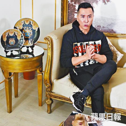 ■子丹笑言近年返老還童，喜歡拍攝喜劇或校園片。■對於吳京（右）撩開枱打麻雀，子丹（中）表示隨時奉陪。