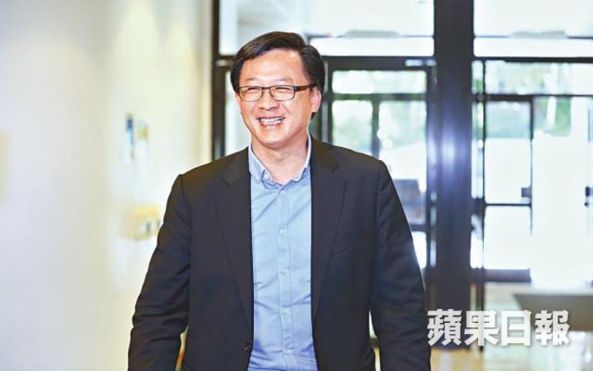 何君堯■何君堯已修改律師樓網頁的資料，在兩地的「執業律師」後加上「資格」兩字（紅框示）。