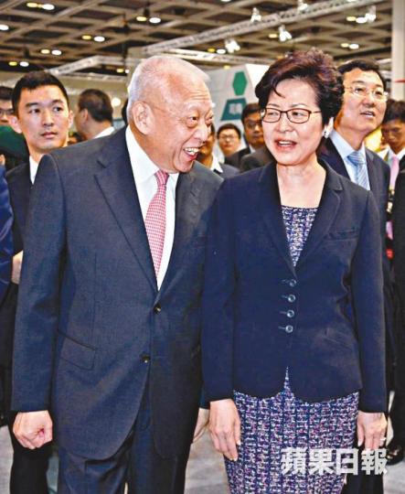 ■林鄭昨與董建華出席活動，她稱會與中聯辦新主任王志民加強青年工作。
