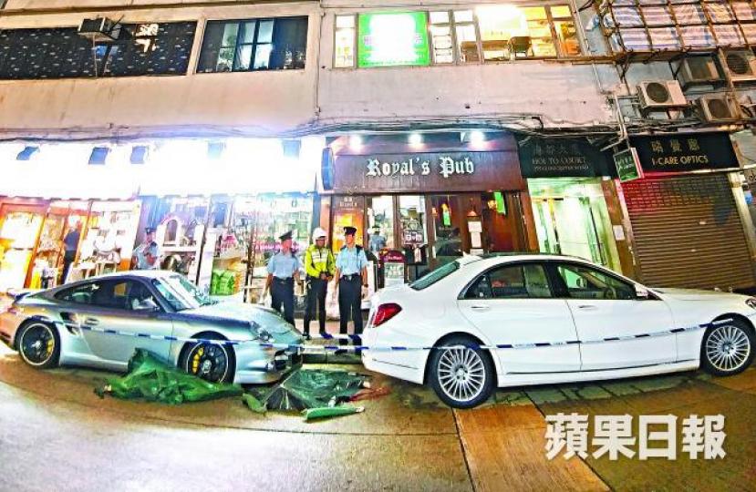 ■警方事後以帳篷遮蓋老婦屍體。司徒韋桐攝
