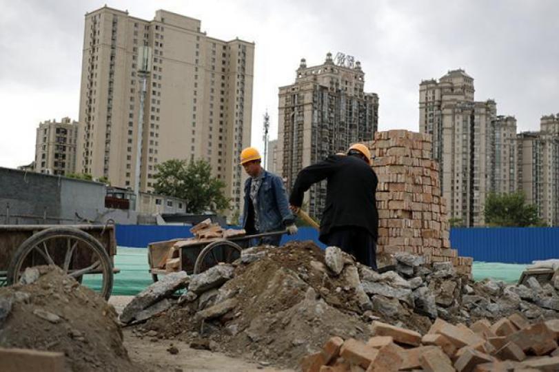 ■上周末，內地六個城市突然推出樓房限價、限售措施，意味政策調整期提前到來。　資料圖片