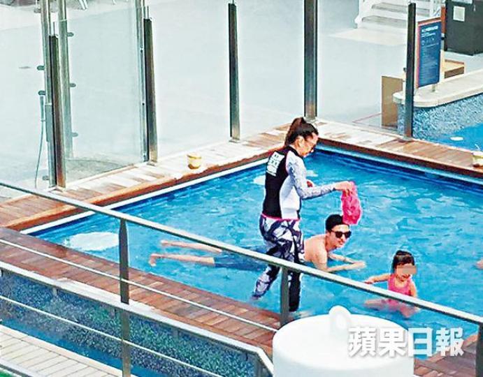 ■蔡加讚同老婆汪圓圓前晚出席電影《追龍》首映。
