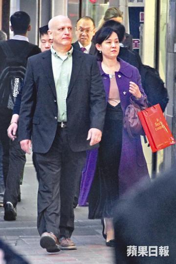 何彪、翁靜晶

