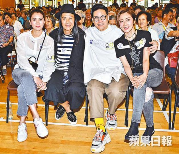■（左起）靚靚、蔡一智、康仔、張玉珊探訪老人。
