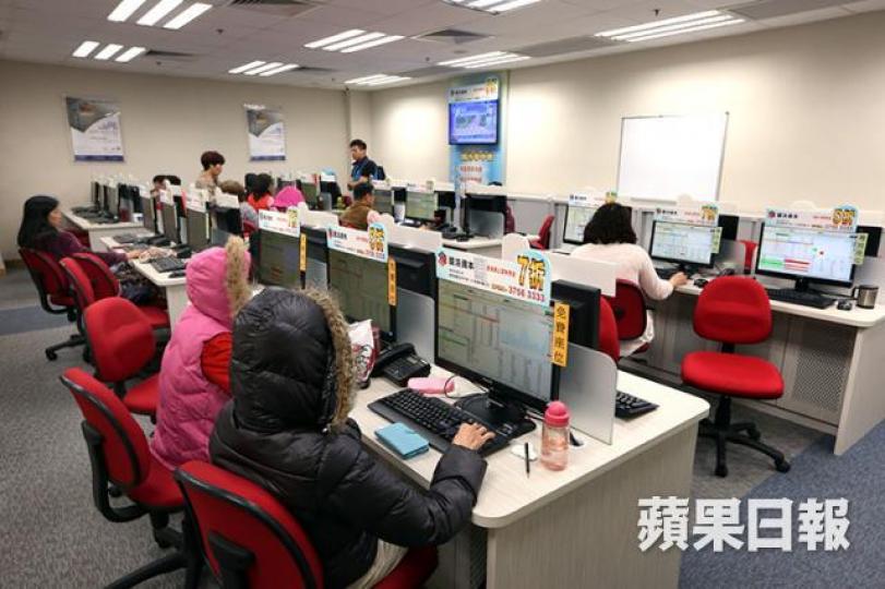 ■恒指步入上落市，其中一個應對方法是適量減持，等突破大時代高位後再入市。　資料圖片