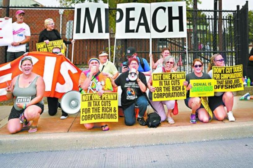 ■印第安納波利斯示威者反對稅改偏幫富人和大企業。　路透社