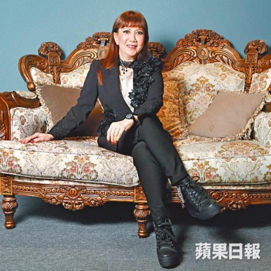 ■麗莎的孫女轉眼已一歲大，現時享受湊孫樂。互聯網圖片
