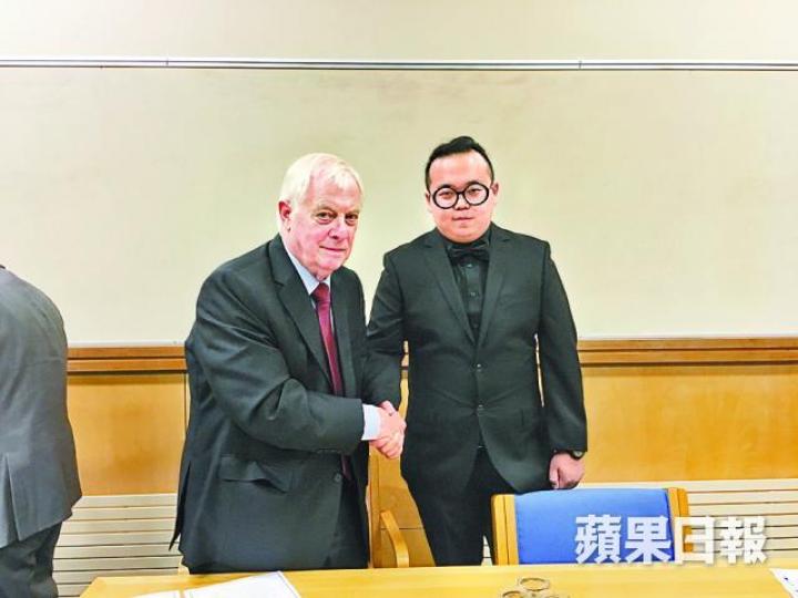 ■林淳軒前日在牛津大學發言，並與前港督彭定康握手。林景輝攝
