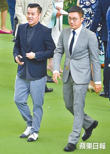■劉浩龍（右）與梁漢文昨日入馬場湊熱鬧。
