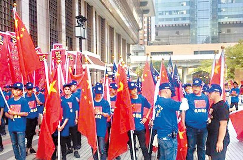 ■白狼前日帶領數千人在台北遊行慶十．一。
