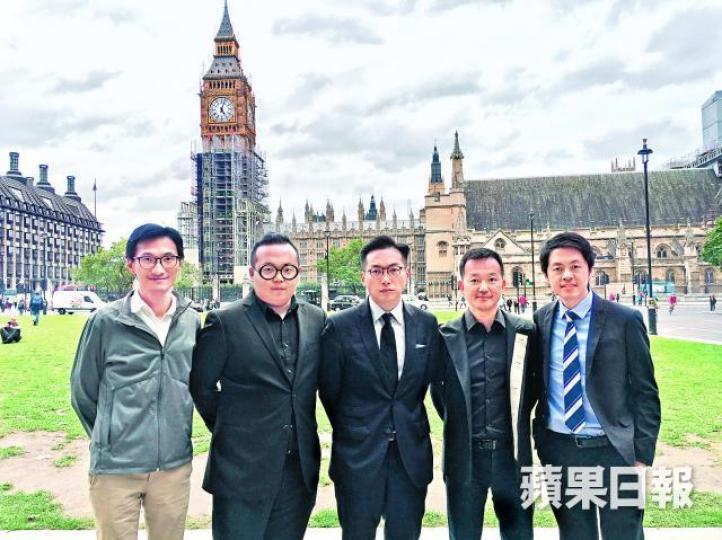 ■左起：朱凱廸、林淳軒、楊岳橋、陳志全及許智峯連日來向英國官員反映香港問題。林景輝攝