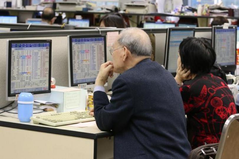 ■相信要等恒指破了大時代28588點高位,散戶才有足夠信心相信是大牛市。 資料圖片 ■相信要等恒指破了大時代28588點高位,散戶才有足夠信心相信是大牛市。 資料圖片