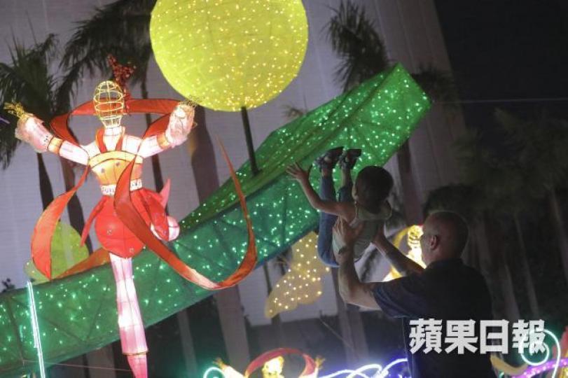 ■今晚是中秋賞月夜，惟天文台預料本港入夜後雲量較多。王心義攝