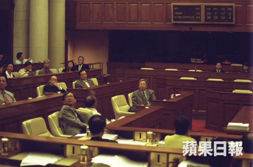 ■董建華政府當年曾以無約束力議案為問責制造勢。 ■董建華政府當年曾以無約束力議案為問責制造勢。