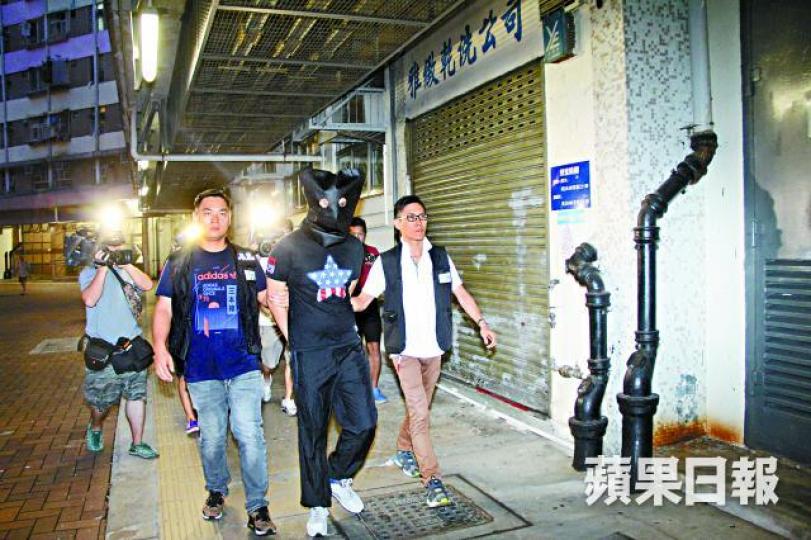 ■涉冒警騙財騙色的男子前日於樂華南邨被捕。鄭文輝攝■3名女受害人均在社交網SweetRing認識疑犯。