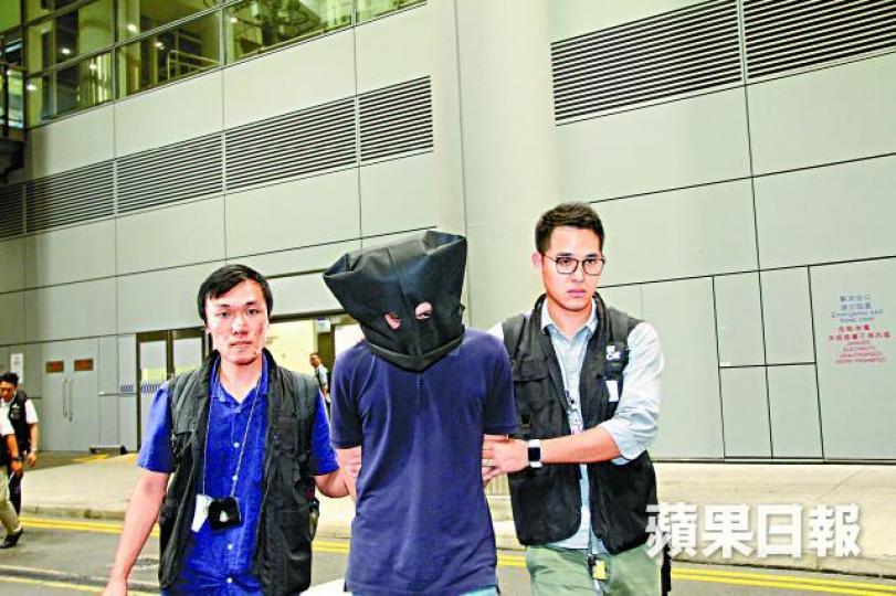 ■大馬男子涉以假信用卡在機上購物被捕。