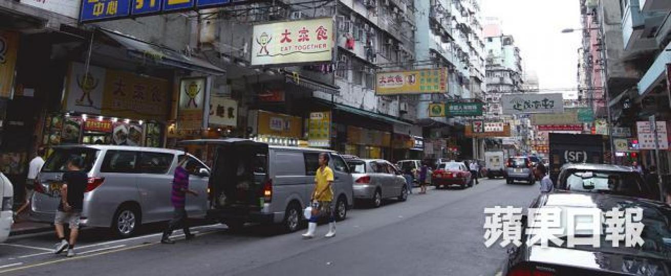 ■兩名拾荒老婦昨在深水埗福榮街打架被捕。資料圖片
