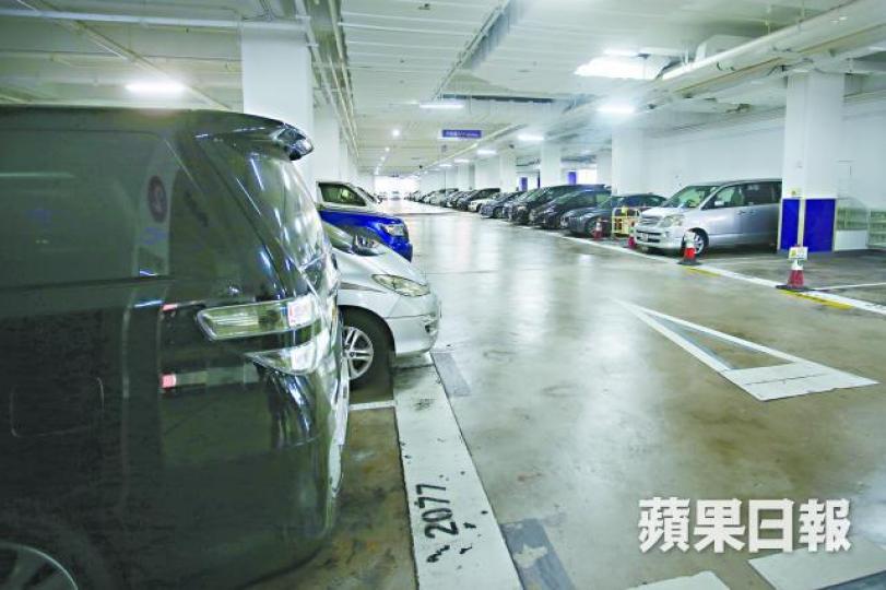 ■領展旗下的天盛停車場提供時租泊位予街外人使用。黎樹雄攝 ■領展旗下的天盛停車場提供時租泊位予街外人使用。黎樹雄攝