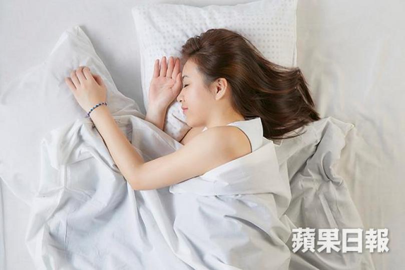 ■躺在床上時應盡量放鬆,可作數次深呼吸幫助入睡。資料圖片 ■躺在床上時應盡量放鬆,可作數次深呼吸幫助入睡。資料圖片