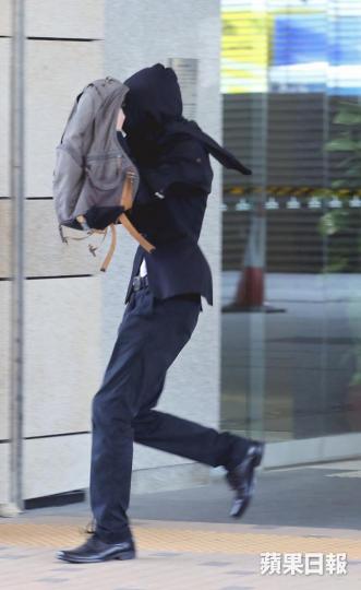 ■唯一自辯的被告鄧敬宗承認有撬磚。黃耀興攝
■唯一自辯的被告鄧敬宗承認有撬磚。黃耀興攝