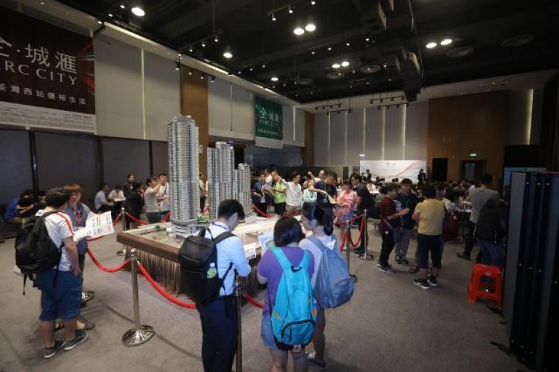 ■首置上車盤其實無處不在，地產商的高成數按揭早已協助不少人首置上車。　資料圖片