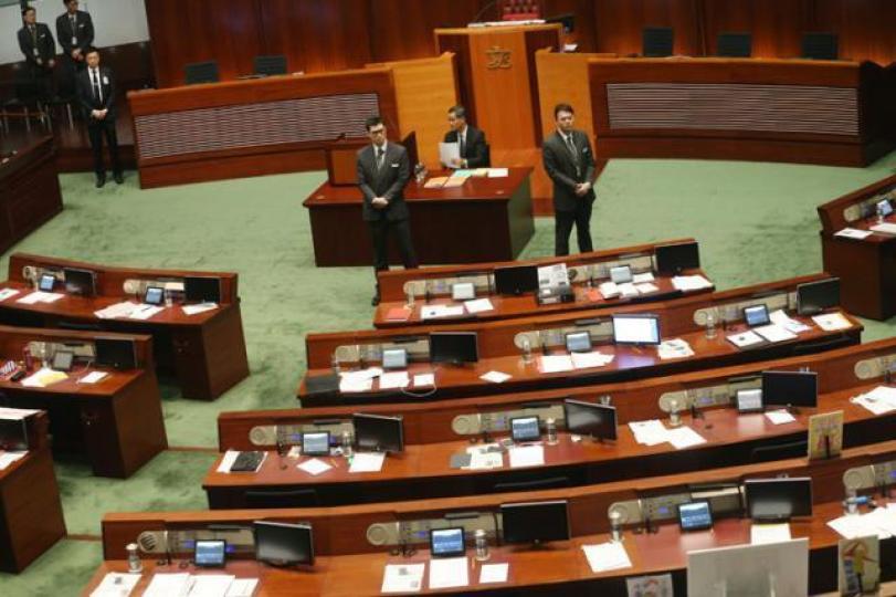 ■前特首過去幾年在立法會宣讀施政報告,時間往往長逾兩個鐘。資料圖片 ■前特首過去幾年在立法會宣讀施政報告,時間往往長逾兩個鐘。資料圖片