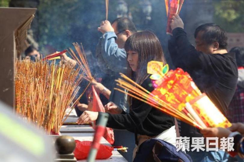 ■被告羅希孝提及今年年初一到黃大仙拜神,被香火「煙親」作嘔。資料圖片 ■被告羅希孝提及今年年初一到黃大仙拜神,被香火「煙親」作嘔。資料圖片