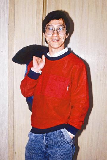 1948-2017■功夫了得的韓國材,前日因末期肺癌病逝,終年69歲。1978年《馬場風暴》■除動作片外,韓國材亦跟董驃(右)合作拍社會奇情電影。1981年《錢搵錢》■韓國材與伊雷(右)81年拍電影《錢搵錢》扮牛仔搞笑演出。1983年《最佳拍檔之大顯神通》■韓國材在圈中人緣極好,在《最佳拍檔之大顯神通》飾演「蛇仔明」,與張艾嘉有不少對手戲。■韓國材於79年與女友尤翠玲合作主演《奇門怪招爛頭蟀》。■韓國材(左)主演的其中一部動作電影《癲馬靈猴》,戲中跟戚冠軍合作。■邵音音(圖)與馬海倫均對韓國材離 1948-2017■功夫了得的韓國材,前日因末期肺癌病逝,終年69歲。1978年《馬場風暴》■除動作片外,韓國材亦跟董驃(右)合作拍社會奇情電影。1981年《錢搵錢》■韓國材與伊雷(右)81年拍電影《錢搵錢》扮牛仔搞笑演出。1983年《最佳拍檔之大顯神通》■韓國材在圈中人緣極好,在《最佳拍檔之大顯神通》飾演「蛇仔明」,與張艾嘉有不少對手戲。■韓國材於79年與女友尤翠玲合作主演《奇門怪招爛頭蟀》。■韓國材(左)主演的其中一部動作電影《癲馬靈猴》,戲中跟戚冠軍合作。■邵音音(圖)與馬海倫均對韓國材離