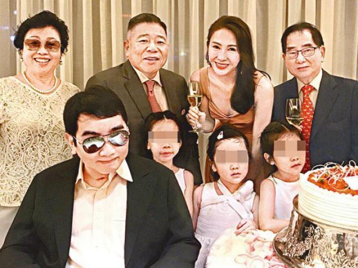 ■黎姿因名媛葉鶯在微博貼相,意外讓三個女兒樣貌曝光。
■黎姿因名媛葉鶯在微博貼相,意外讓三個女兒樣貌曝光。