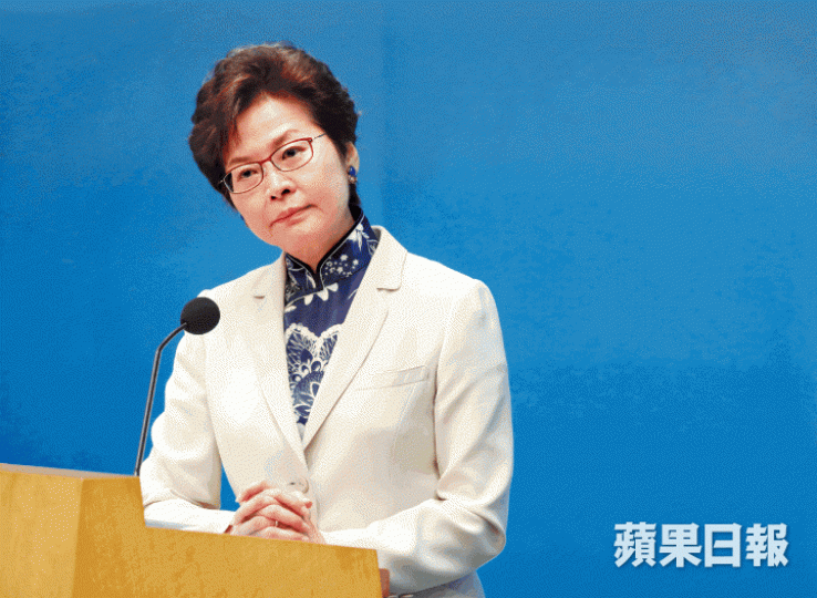 ■特首林鄭月娥昨發表任內首份施政報告,下午出席記者會回應傳媒提問。何柏佳攝 ■特首林鄭月娥昨發表任內首份施政報告,下午出席記者會回應傳媒提問。何柏佳攝