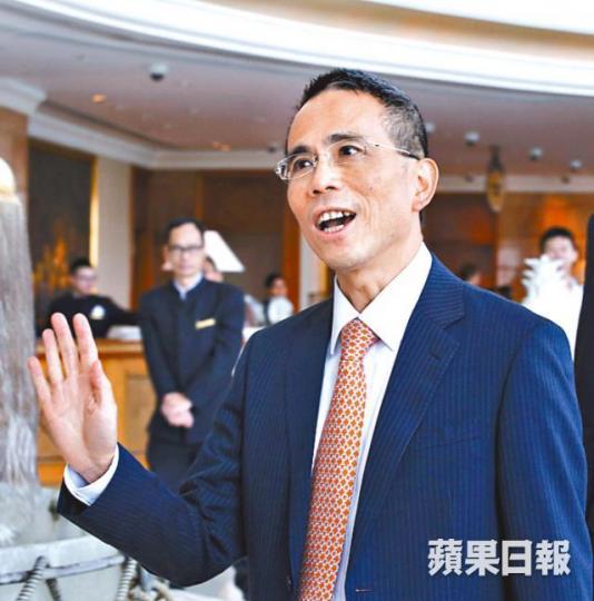 ■小超人噚日開完會,離開酒店講聲「唔該」就笑住鬆人。 ■小超人噚日開完會,離開酒店講聲「唔該」就笑住鬆人。