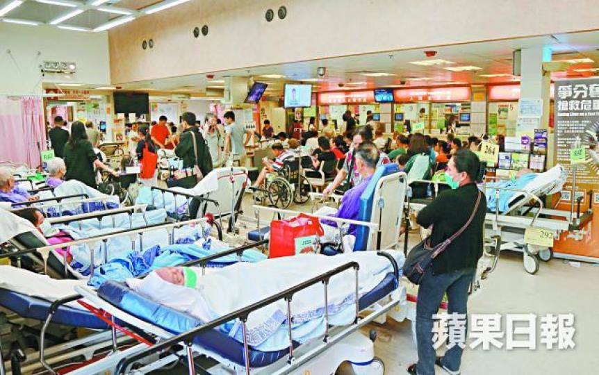 ■政府將增撥資源予醫管局改善服務,惟並無提及市民關注的加床、縮減輪候時間措施。彭志行攝 ■政府將增撥資源予醫管局改善服務,惟並無提及市民關注的加床、縮減輪候時間措施。彭志行攝