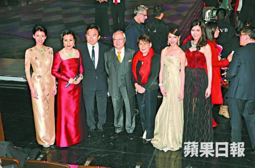 ■TVB主席陳國強(左三)疑為內地人黎瑞剛代持股權。 ■TVB主席陳國強(左三)疑為內地人黎瑞剛代持股權。
