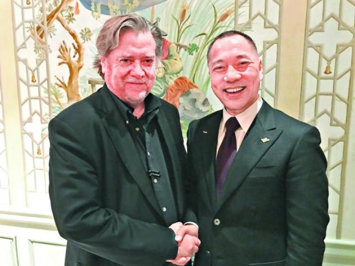 ■郭文貴5日內兩度與班農見面,並於昨日在Twitter發放合照。 ■郭文貴5日內兩度與班農見面,並於昨日在Twitter發放合照。