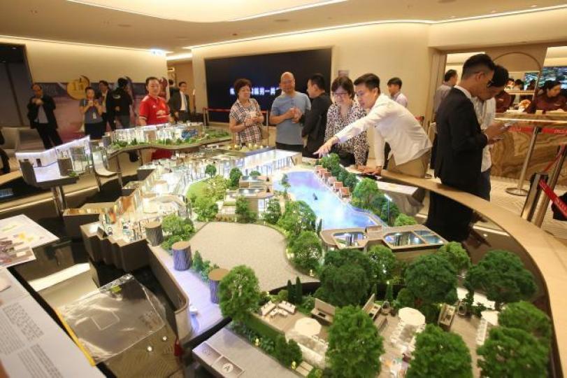 ■從施政報告的房屋政策內容推敲,未來2年,一手樓銷情仍會是很理想。 資料圖片 ■從施政報告的房屋政策內容推敲,未來2年,一手樓銷情仍會是很理想。 資料圖片