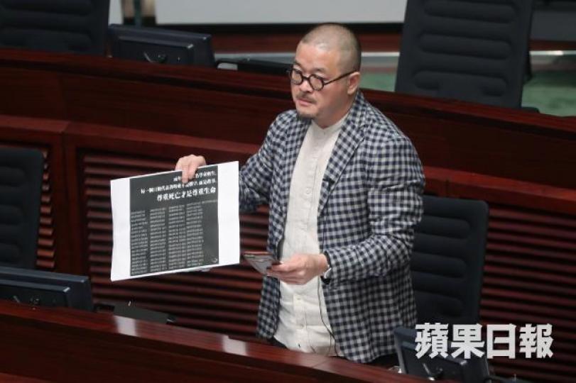 ■邵家臻昨在施政報告答問大會中,批評當局未有正視學童自殺問題。何家達攝 ■邵家臻昨在施政報告答問大會中,批評當局未有正視學童自殺問題。何家達攝