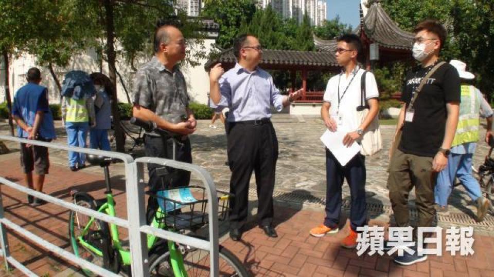 ■地政總署及食環署人員昨晨的充公單車行動無功而還。張培生攝 ■地政總署及食環署人員昨晨的充公單車行動無功而還。張培生攝