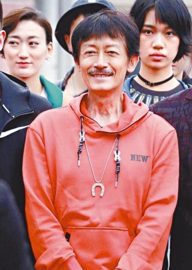 ■抗癌成功的陳勳奇直言自己現在已經沒有肌肉,瘦到皮包骨。互聯網圖片■陳勳奇新戲開鏡,演員馬國明(左一)和譚耀文(左二)也有現身。互聯網圖片■陳勳奇愛女陳杏妍14年墮樓身亡。 ■抗癌成功的陳勳奇直言自己現在已經沒有肌肉,瘦到皮包骨。互聯網圖片■陳勳奇新戲開鏡,演員馬國明(左一)和譚耀文(左二)也有現身。互聯網圖片■陳勳奇愛女陳杏妍14年墮樓身亡。