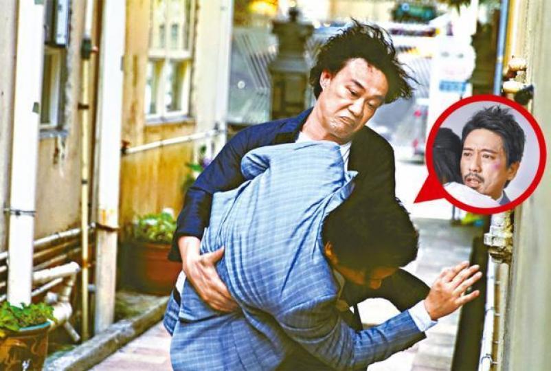 ■Eason在劇中撻着人妻蔡思韵,大玩婚外情。
■Eason在劇中撻着人妻蔡思韵,大玩婚外情。