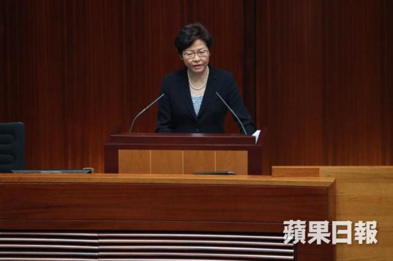 ■林鄭指將《防止賄賂條例》兩條適用範圍擴大至特首,要先解決憲制和法律問題。何柏佳攝 ■林鄭指將《防止賄賂條例》兩條適用範圍擴大至特首,要先解決憲制和法律問題。何柏佳攝